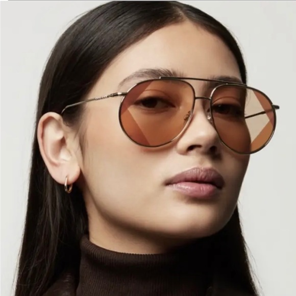 BURBERRY PILOT GOLD-TONE METAL AVIATORS WITH 2 TONE DESIGN DETAILING ON LENSES - Picture 3 of 16